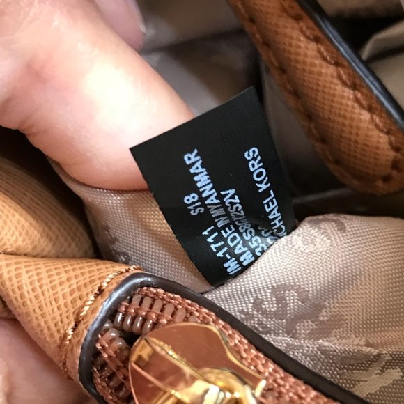 Authentic Michael Kors hailee handbag&wallet set - Picture 4 of 8